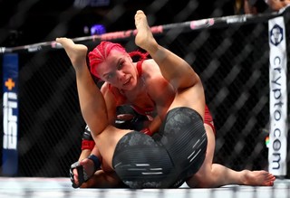 Michelle Waterson feet photo thumbnail
