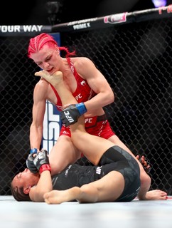 Michelle Waterson feet photo thumbnail