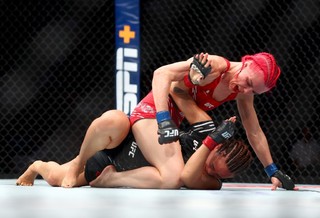 Michelle Waterson feet photo thumbnail