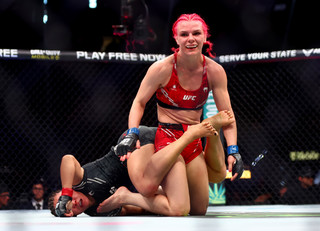 Michelle Waterson feet photo thumbnail