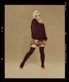 Billie Eilish feet photo thumbnail
