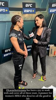 Megan Olivi feet photo thumbnail
