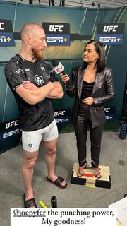 Megan Olivi feet photo thumbnail