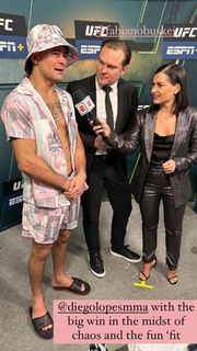 Megan Olivi feet photo thumbnail