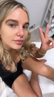 Helen Flanagan feet photo thumbnail