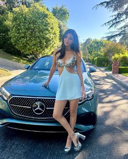 Victoria Justice feet photo thumbnail