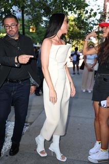 Katy Perry feet photo thumbnail