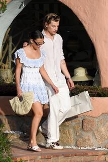 Millie Bobby Brown feet photo thumbnail
