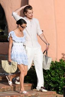 Millie Bobby Brown feet photo thumbnail
