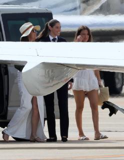 Millie Bobby Brown feet photo thumbnail