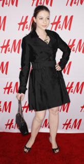 Michelle Trachtenberg feet photo thumbnail