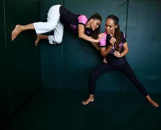 Eve Torres feet photo 4