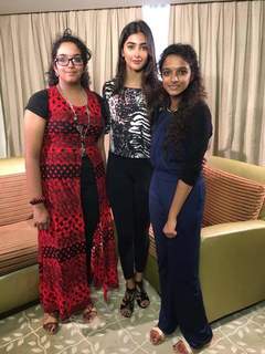 Pooja Hegde feet photo thumbnail