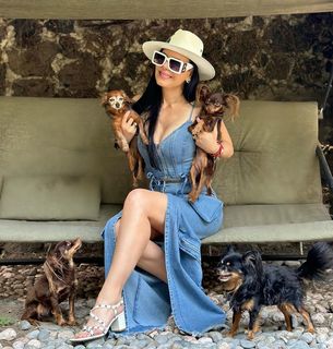 Maribel Guardia feet photo thumbnail