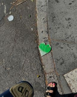 Busy Philipps feet photo thumbnail