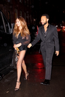 Chrissy Teigen feet photo thumbnail