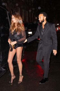 Chrissy Teigen feet photo thumbnail