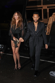 Chrissy Teigen feet photo thumbnail
