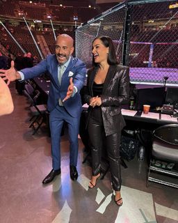 Megan Olivi feet photo thumbnail