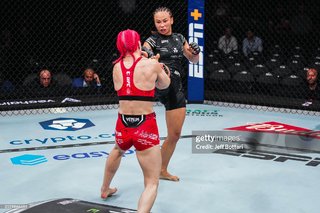 Michelle Waterson feet photo thumbnail