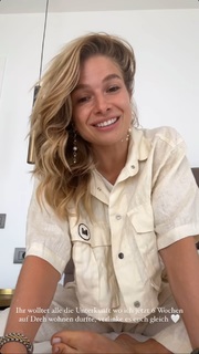 Lola Weippert feet photo thumbnail