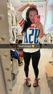 Brittney Smith feet photo thumbnail