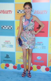 Sarah Hyland feet photo thumbnail
