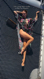 Xenia Tchoumitcheva feet photo thumbnail