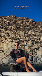 Xenia Tchoumitcheva feet photo thumbnail