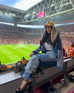 Wanda Nara feet photo thumbnail