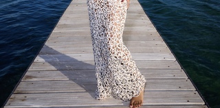 Halle Bailey feet photo thumbnail