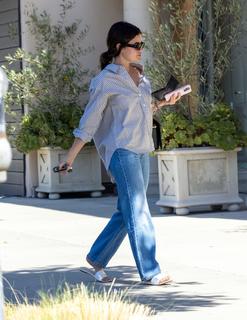 Lucy Hale feet photo thumbnail