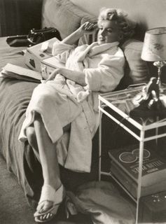 Marilyn Monroe feet photo thumbnail