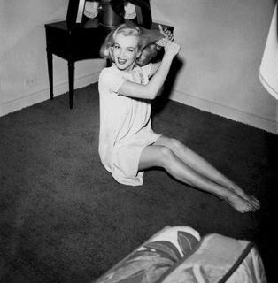 Marilyn Monroe feet photo thumbnail
