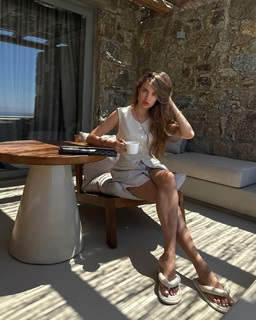 Xenia Tchoumitcheva feet photo thumbnail