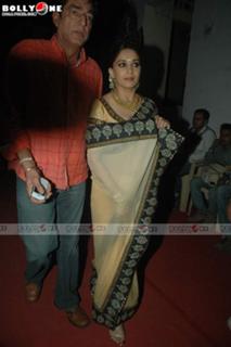 Madhuri Dixit feet photo thumbnail