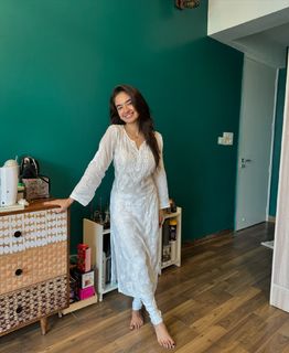 Anushka Sen feet photo thumbnail