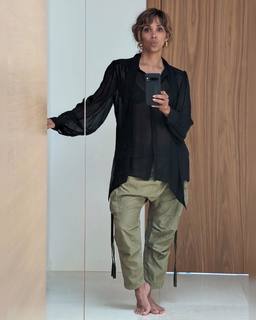 Halle Berry feet photo thumbnail