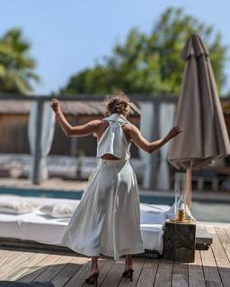 Halle Berry feet photo thumbnail