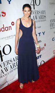 Michelle Monaghan feet photo thumbnail