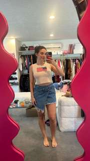 Natalie Noel Mariduena feet photo thumbnail