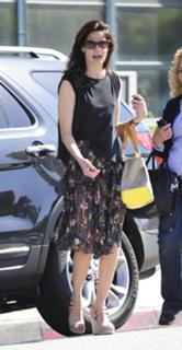 Michelle Monaghan feet photo thumbnail