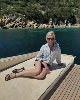 Kirsten Dunst feet photo thumbnail