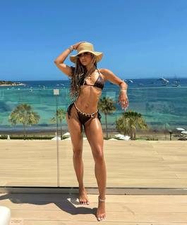 Jilly Anais feet photo thumbnail