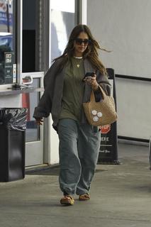 Jessica Alba feet photo thumbnail