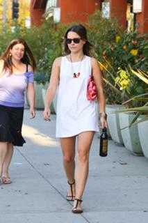 Sophia Bush feet photo thumbnail