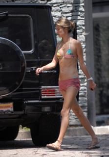 Alessandra Ambrosio feet photo thumbnail