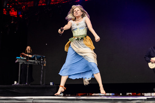 Aurora Aksnes feet photo thumbnail