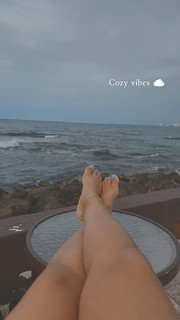 Queen Naija feet photo thumbnail
