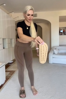 Daniela Katzenberger feet photo thumbnail
